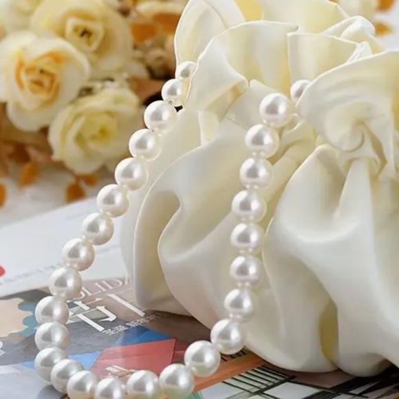 NEW: Elegant BRIDAL Cream Pearl Handle Bag - Picture 3 of 7